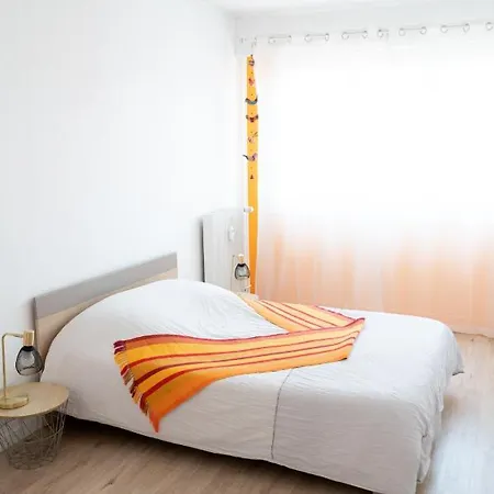 Mama With Aircon Including Parking 2 Cars Apartament *