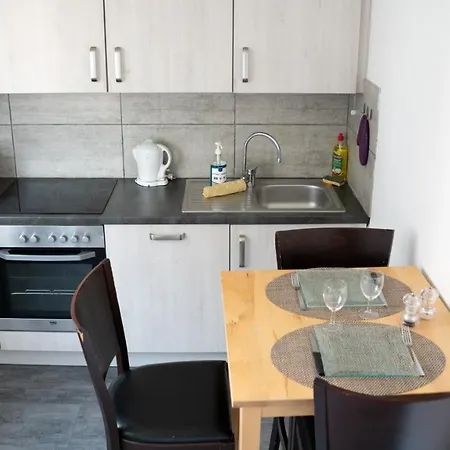 Mama With Aircon Including Parking 2 Cars Apartament *