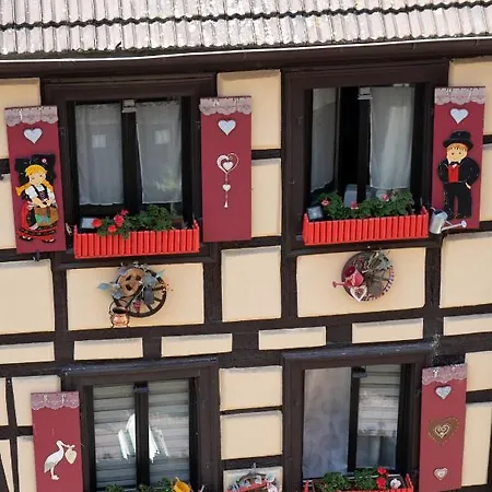 Mama With Mobile Aircon, Including Free Parking Space At 300 Meters *