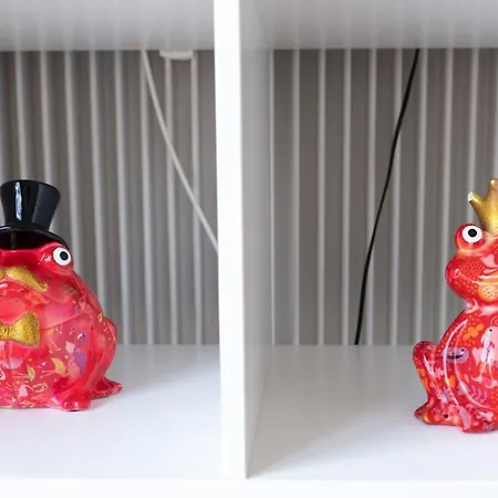 Mama With Mobile Aircon, Including Free Parking Space At 300 Meters