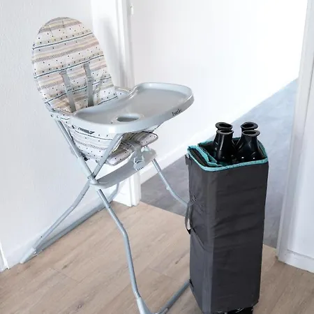 Mama With Aircon Including Parking 2 Cars Apartament