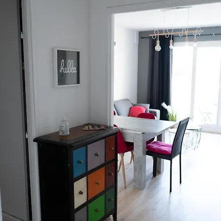 Mama With Aircon Including Parking 2 Cars Apartament