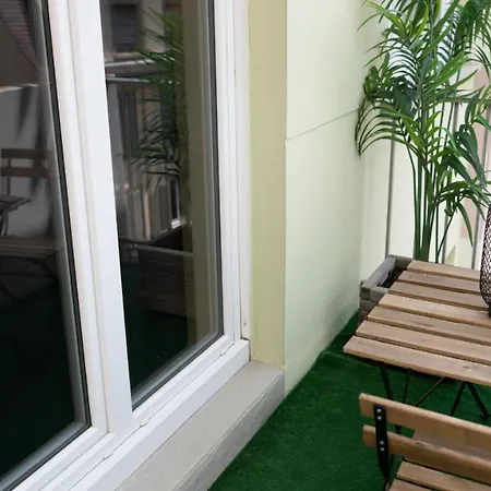 Mama With Aircon Including Parking 2 Cars Apartament *
