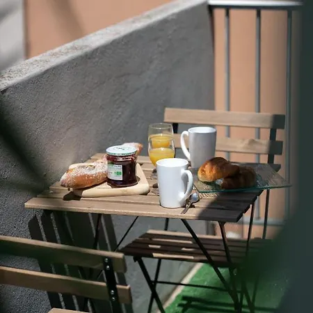 Mama With Mobile Aircon, Including Free Parking Space At 300 Meters Colmar