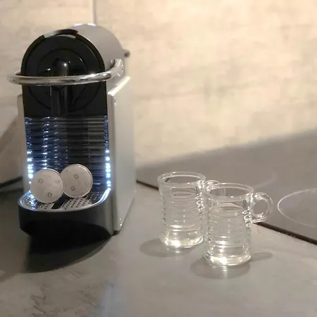 Mama With Mobile Aircon, Including Free Parking Space At 300 Meters