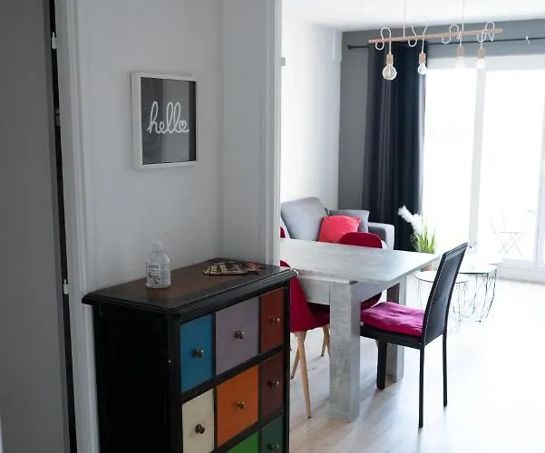 Mama With Mobile Aircon, Including Free Parking Space At 300 Meters شقة