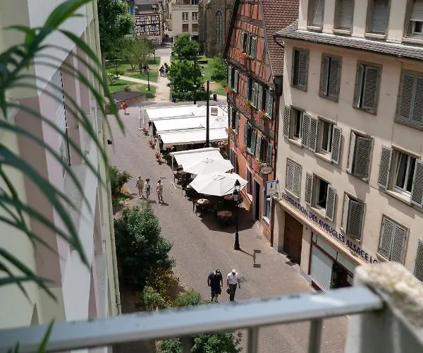 Mama With Mobile Aircon, Including Free Parking Space At 300 Meters شقة