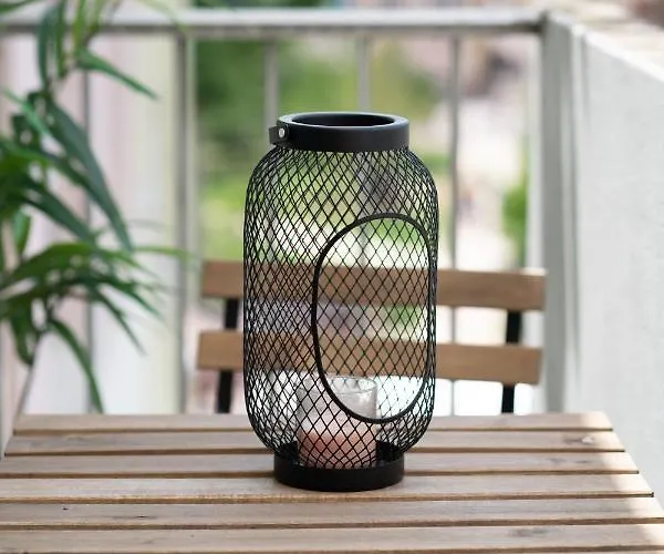 Mama With Mobile Aircon, Including Free Parking Space At 300 Meters *