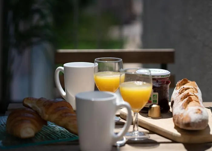 شقة Mama With Mobile Aircon, Including Free Parking Space At 300 Meters *