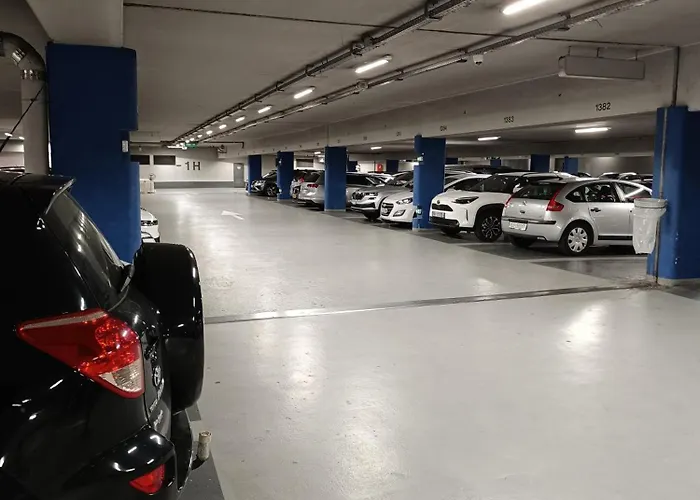 شقة Mama With Mobile Aircon, Including Free Parking Space At 300 Meters *