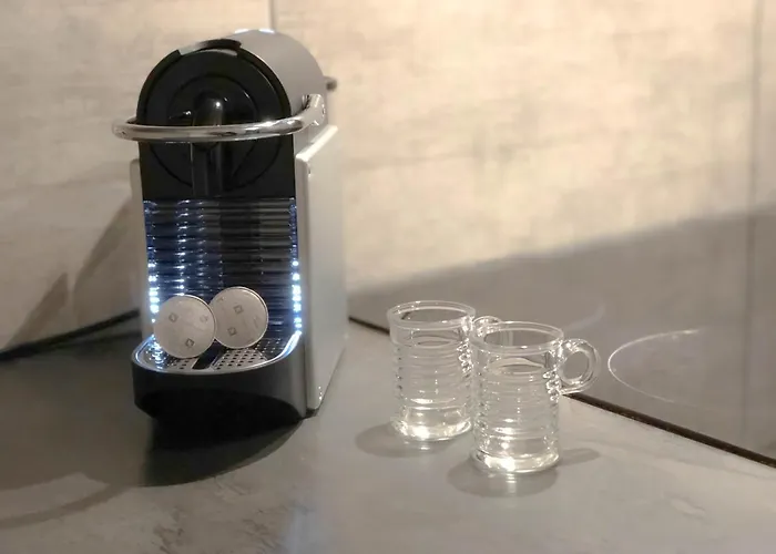 Mama With Mobile Aircon, Including Free Parking Space At 300 Meters